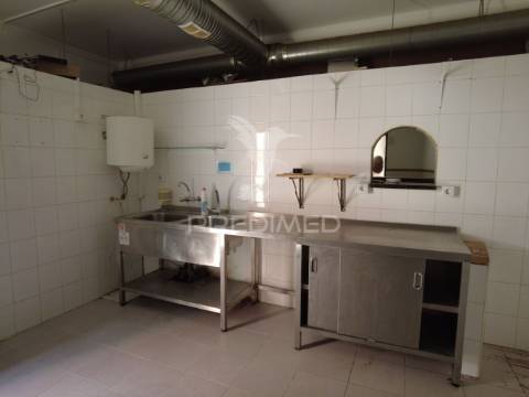 Oportunidade de negócio: espaço comercial no coração de olhão