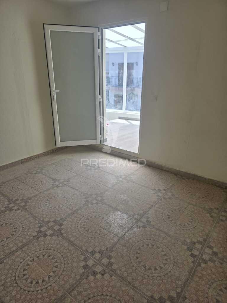 Moradia t3 renovada em mem martins