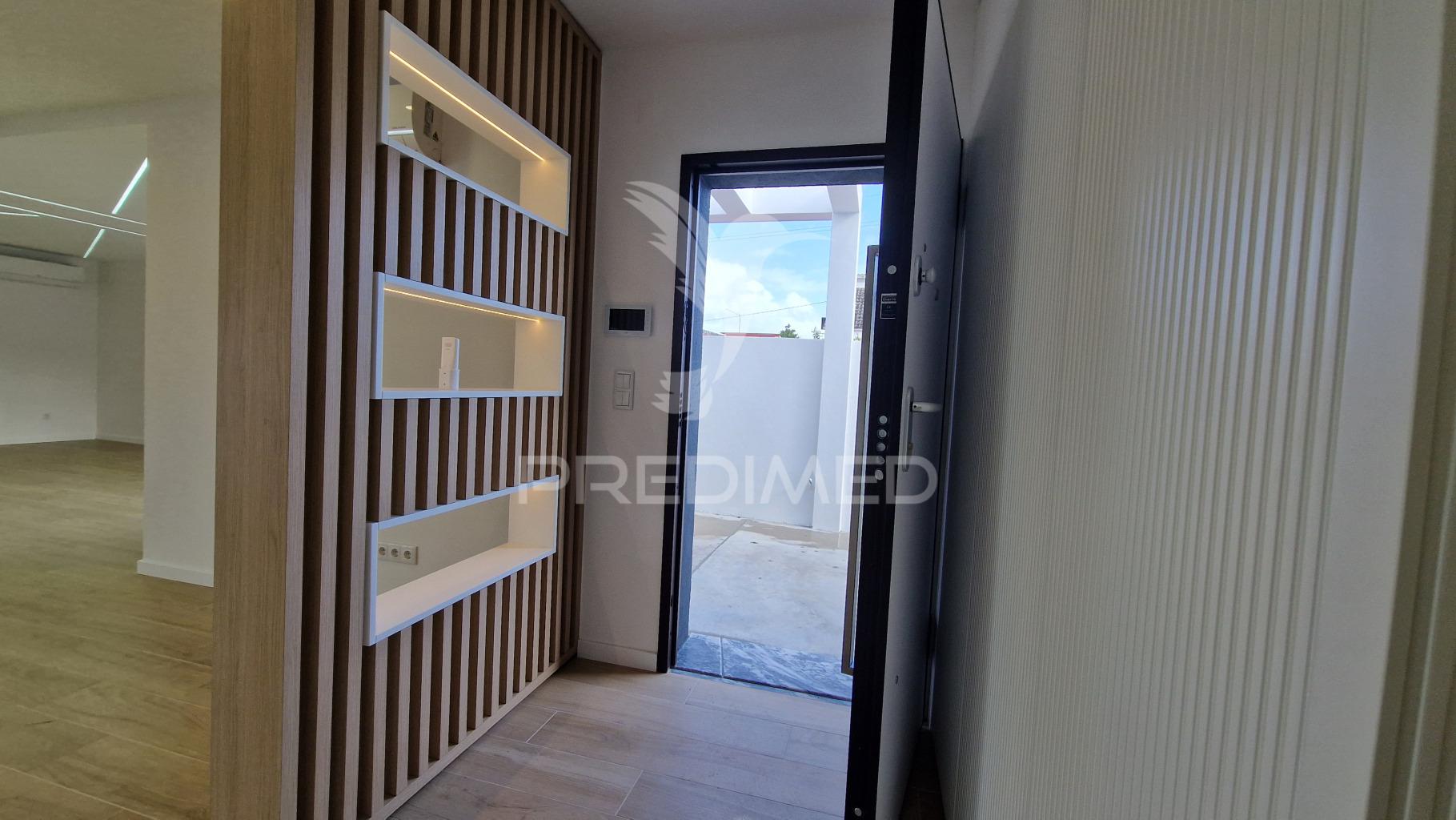 Moradia isolada t4 quinta do anjo