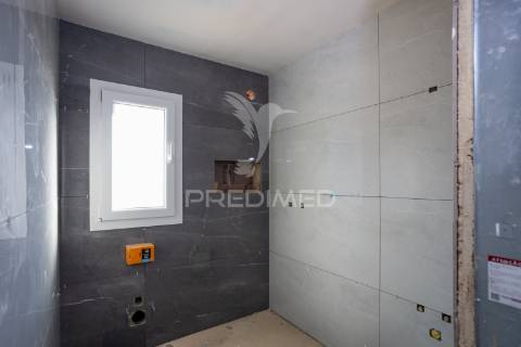 Moradia isolada t4 quinta do anjo