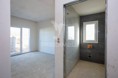 Moradia isolada t4 quinta do anjo