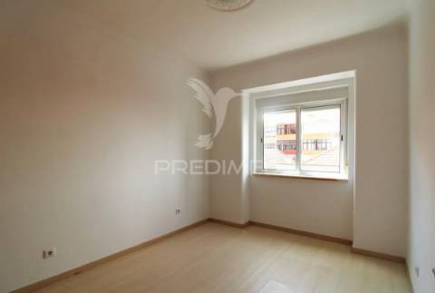 Apartamento t2 renovado centro barreiro