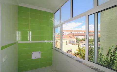 Apartamento t2 renovado centro barreiro
