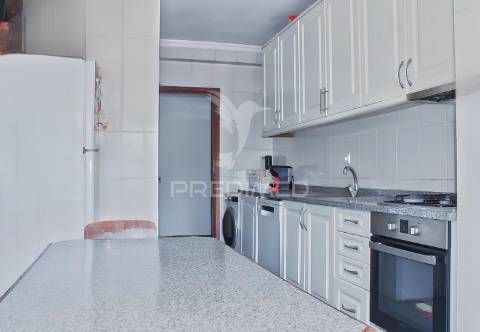 Apartamento t3, pronto a habitar em ancede (baião)