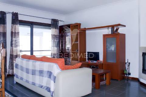 Apartamento t3, pronto a habitar em ancede (baião)