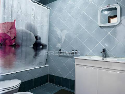 Apartamento t3, pronto a habitar em ancede (baião)