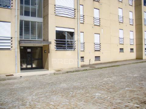 Apartamento t3, pronto a habitar em ancede (baião)