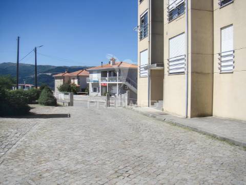 Apartamento t3, pronto a habitar em ancede (baião)