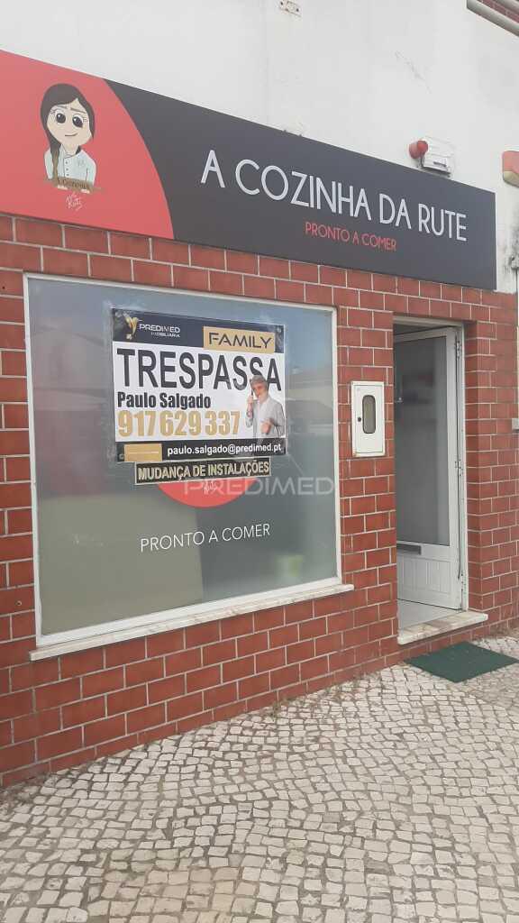 »»»» trespasse de take-away / restauração «««« ( loja de 40,15m2 e garagem nas traseiras de 24,70m2 ) localização: são simão - brejos de azeitão - setúbal