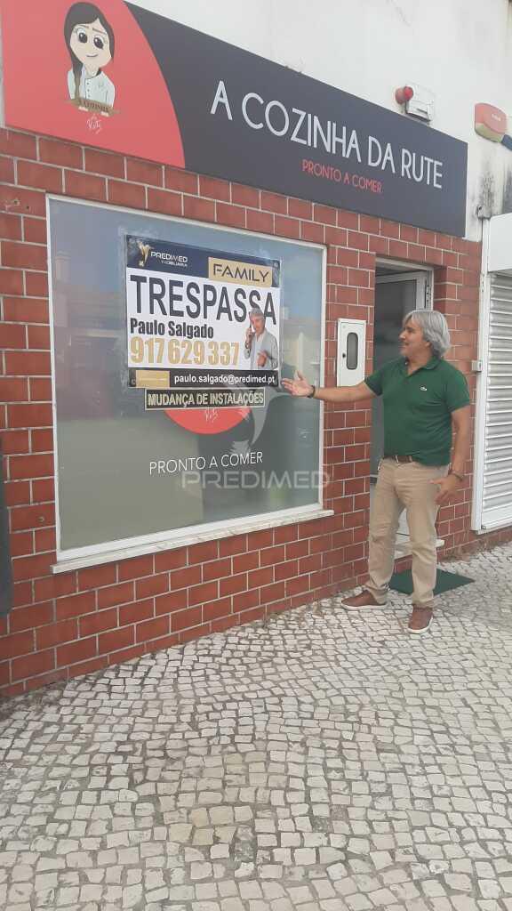 »»»» trespasse de take-away / restauração «««« ( loja de 40,15m2 e garagem nas traseiras de 24,70m2 ) localização: são simão - brejos de azeitão - setúbal