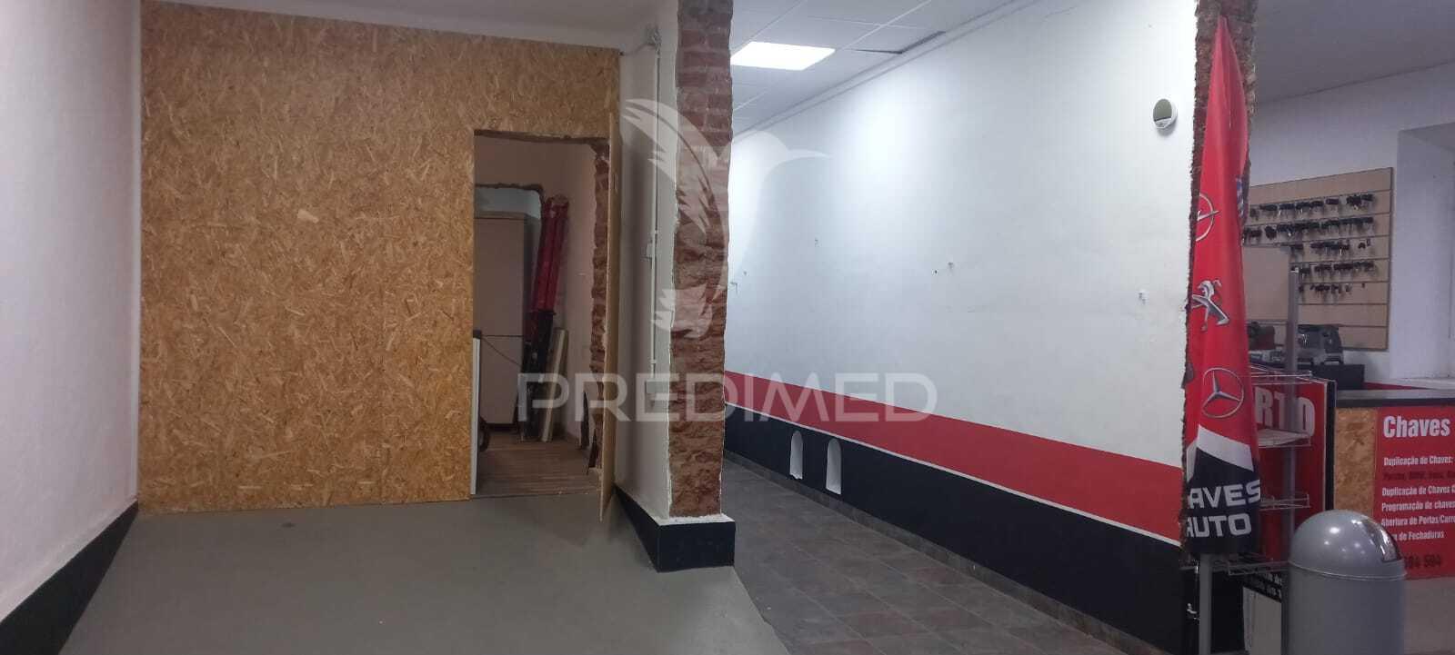 Arrenda se espaços comerciais - volta da pedra /palmela 350€/400€