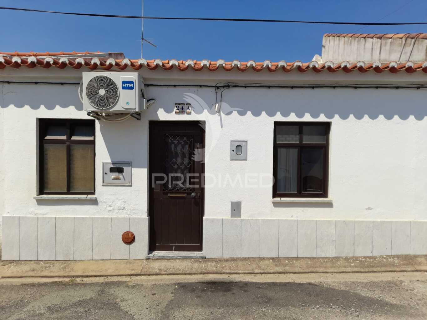 ? casinha típica alentejana t2 com quintal pronta a habitar!