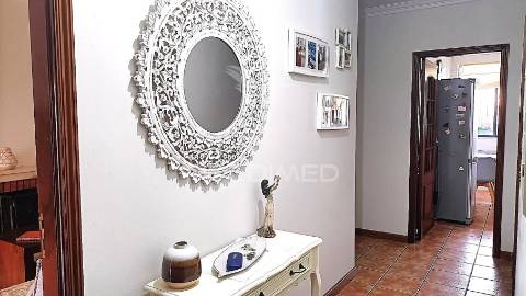 Apartamento t3, com varanda e lugar de garagem em ovar