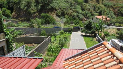 Moradia recuperada t3 e palheiro com 512m2 de terreno