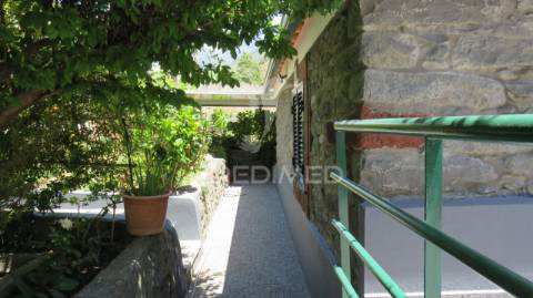 Moradia recuperada t3 e palheiro com 512m2 de terreno