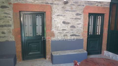 Moradia recuperada t3 e palheiro com 512m2 de terreno