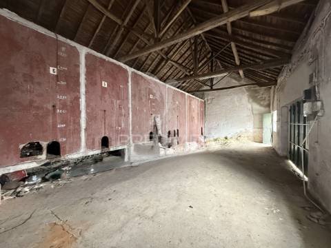 Armazém para venda em são jorge – porto de mós