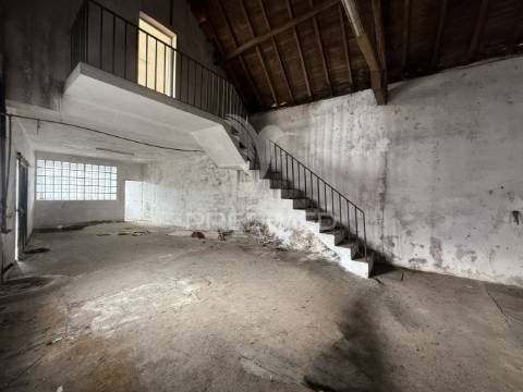 Armazém para venda em são jorge – porto de mós