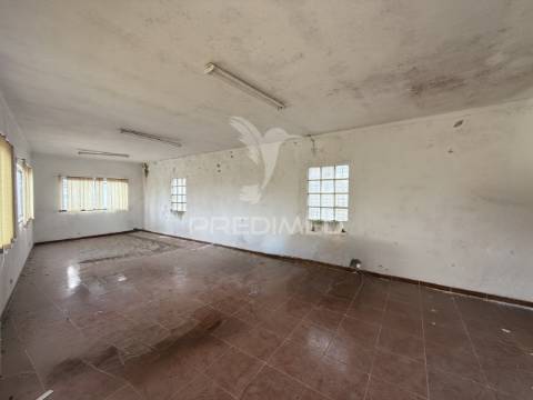 Armazém para venda em são jorge – porto de mós