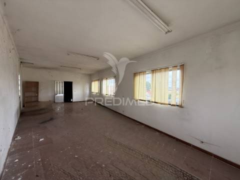 Armazém para venda em são jorge – porto de mós