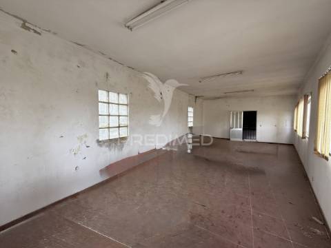 Armazém para venda em são jorge – porto de mós