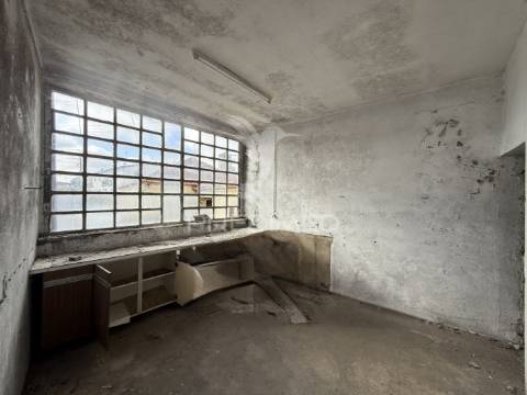 Armazém para venda em são jorge – porto de mós