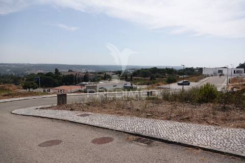 Moradia v5, em construção com piscina, constância.