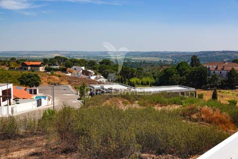 Moradia v5, em construção com piscina, constância.