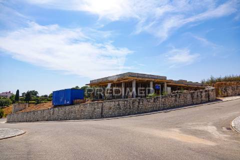 Moradia v5, em construção com piscina, constância.