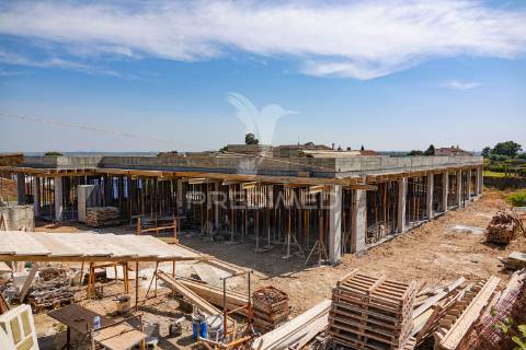 Moradia v5, em construção com piscina, constância.