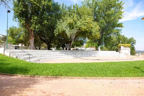 Moradia v5, em construção com piscina, constância.