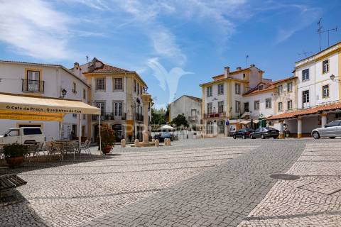 Moradia v5, em construção com piscina, constância.