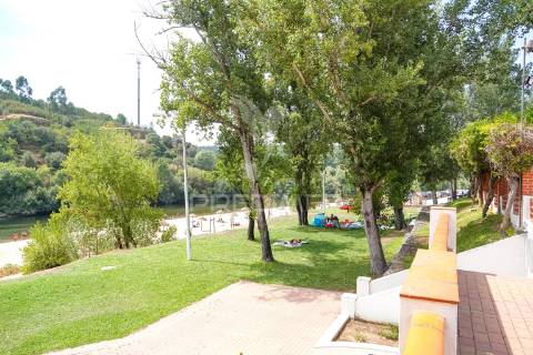 Moradia v5, em construção com piscina, constância.