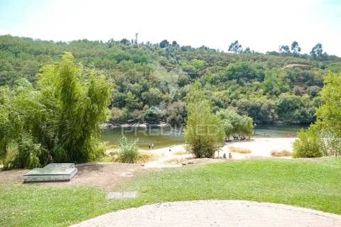 Moradia v5, em construção com piscina, constância.