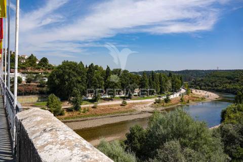 Moradia v5, em construção com piscina, constância.