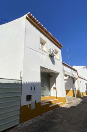 Apartamento t3, com loja no centro de vila viçosa