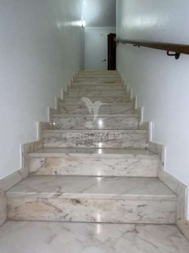 Apartamento t3, com loja no centro de vila viçosa