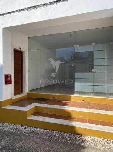 Apartamento t3, com loja no centro de vila viçosa
