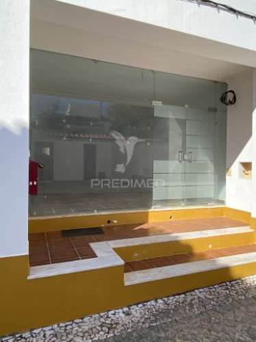 Apartamento t3, com loja no centro de vila viçosa