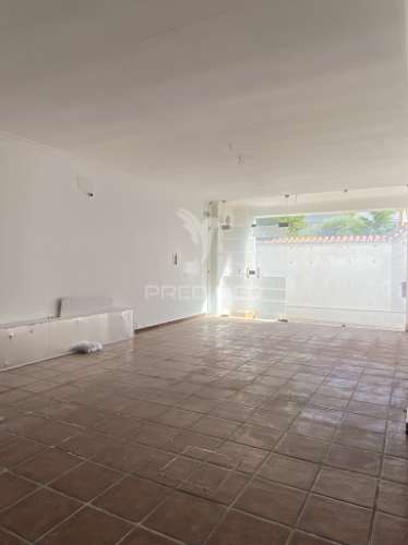 Apartamento t3, com loja no centro de vila viçosa