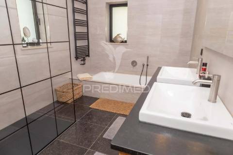 Luxuosa moradia v3 situada num terreno de 2.2 hectares para venda em lagoa, algarve