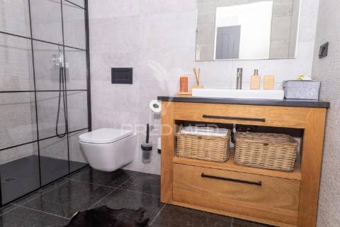 Luxuosa moradia v3 situada num terreno de 2.2 hectares para venda em lagoa, algarve