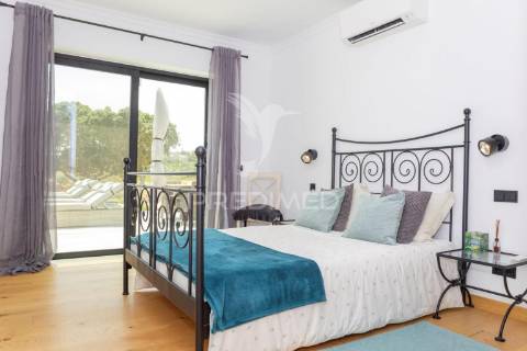 Luxuosa moradia v3 situada num terreno de 2.2 hectares para venda em lagoa, algarve