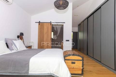 Luxuosa moradia v3 situada num terreno de 2.2 hectares para venda em lagoa, algarve