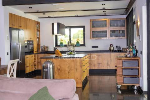 Luxuosa moradia v3 situada num terreno de 2.2 hectares para venda em lagoa, algarve