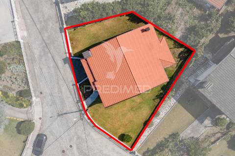 Moradia individual t3 - centro de amares (renovada)