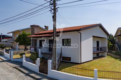 Moradia individual t3 - centro de amares (renovada)