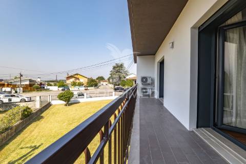 Moradia individual t3 - centro de amares (renovada)