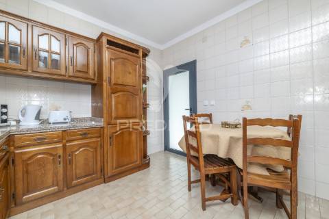 Moradia individual t3 - centro de amares (renovada)