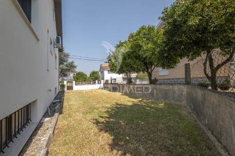 Moradia individual t3 - centro de amares (renovada)